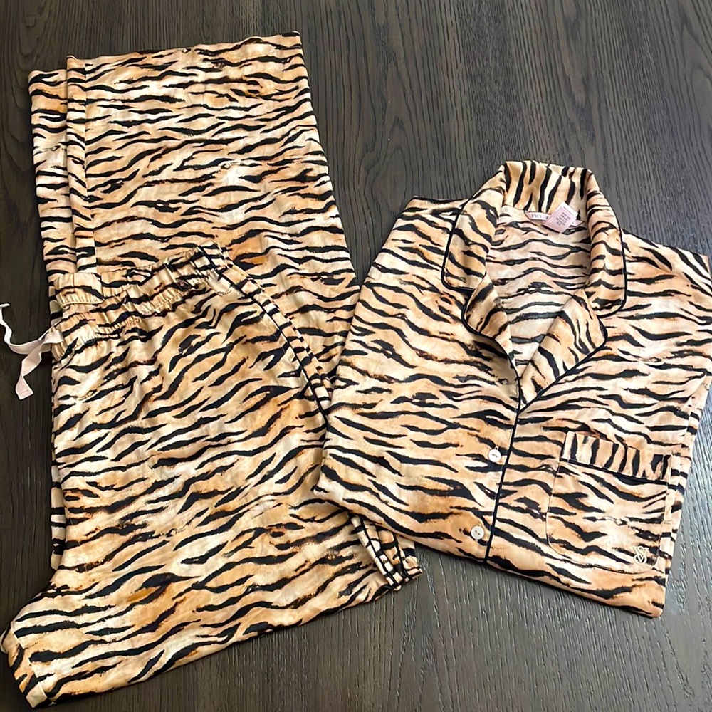 Victoria Secret Long Pajamas-Print